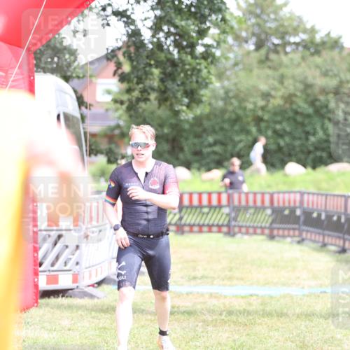 21.06.2026 - 29. Vierlanden-Triathlon Andreas Tolksdorf http://msf.ph/oto/9893298 21.06.2026 14:04:03 Ziel 274, 1078, 274, 1078 meine-sportfotos.de