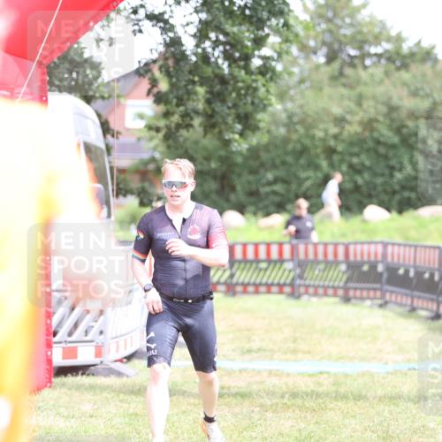 21.06.2026 - 29. Vierlanden-Triathlon Andreas Tolksdorf http://msf.ph/oto/9893299 21.06.2026 14:04:03 Ziel 274, 1078, 274, 1078 meine-sportfotos.de