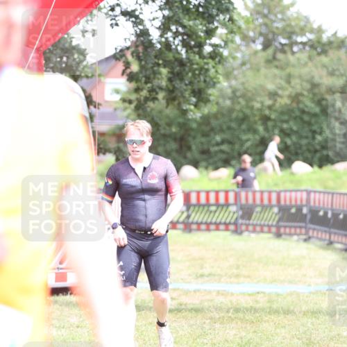 21.06.2026 - 29. Vierlanden-Triathlon Andreas Tolksdorf http://msf.ph/oto/9893301 21.06.2026 14:04:03 Ziel 274, 1078, 274, 1078 meine-sportfotos.de
