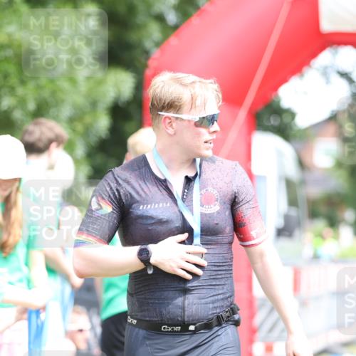 21.06.2026 - 29. Vierlanden-Triathlon Andreas Tolksdorf http://msf.ph/oto/9893302 21.06.2026 14:04:09 Ziel 274, 874, 274, 874 meine-sportfotos.de