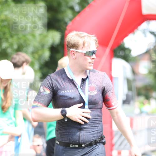 21.06.2026 - 29. Vierlanden-Triathlon Andreas Tolksdorf http://msf.ph/oto/9893303 21.06.2026 14:04:09 Ziel 274, 874, 274, 874 meine-sportfotos.de