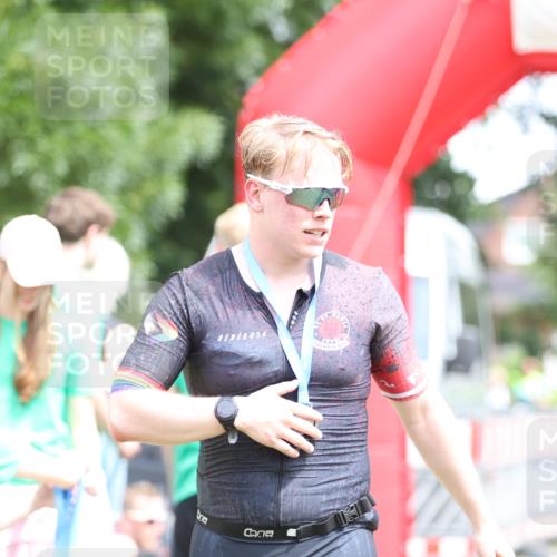 21.06.2026 - 29. Vierlanden-Triathlon Andreas Tolksdorf http://msf.ph/oto/9893304 21.06.2026 14:04:09 Ziel 274, 874, 274, 874 meine-sportfotos.de