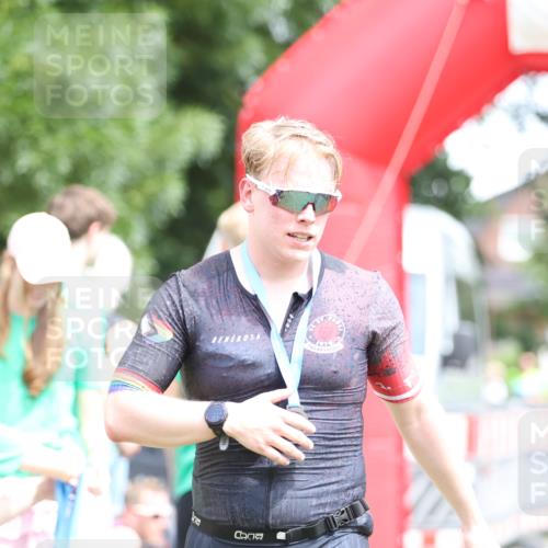 21.06.2026 - 29. Vierlanden-Triathlon Andreas Tolksdorf http://msf.ph/oto/9893305 21.06.2026 14:04:09 Ziel 274, 874, 274, 874 meine-sportfotos.de