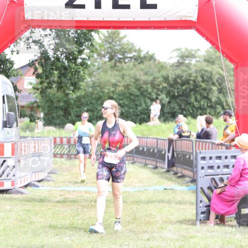 21.06.2026 - 29. Vierlanden-Triathlon Andreas Tolksdorf http://msf.ph/oto/9893310 21.06.2026 14:04:14 Ziel 274, 874, 274, 874 meine-sportfotos.de