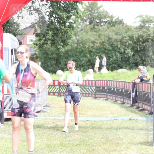 21.06.2026 - 29. Vierlanden-Triathlon Andreas Tolksdorf http://msf.ph/oto/9893322 21.06.2026 14:04:17 Ziel 874, 874 meine-sportfotos.de