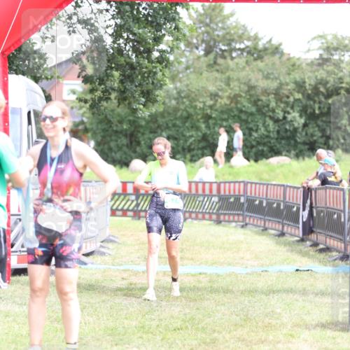 21.06.2026 - 29. Vierlanden-Triathlon Andreas Tolksdorf http://msf.ph/oto/9893323 21.06.2026 14:04:17 Ziel 874, 874 meine-sportfotos.de