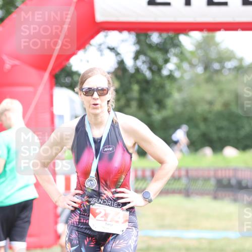 21.06.2026 - 29. Vierlanden-Triathlon Andreas Tolksdorf http://msf.ph/oto/9893332 21.06.2026 14:04:25 Ziel  meine-sportfotos.de