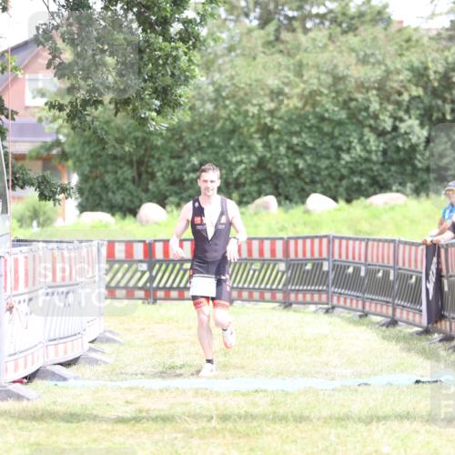 21.06.2026 - 29. Vierlanden-Triathlon Andreas Tolksdorf http://msf.ph/oto/9893333 21.06.2026 14:04:48 Ziel 1089, 1089 meine-sportfotos.de