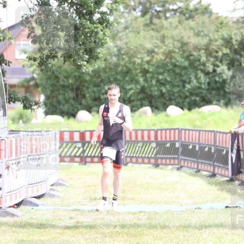 21.06.2026 - 29. Vierlanden-Triathlon Andreas Tolksdorf http://msf.ph/oto/9893339 21.06.2026 14:04:48 Ziel 1089, 1089 meine-sportfotos.de