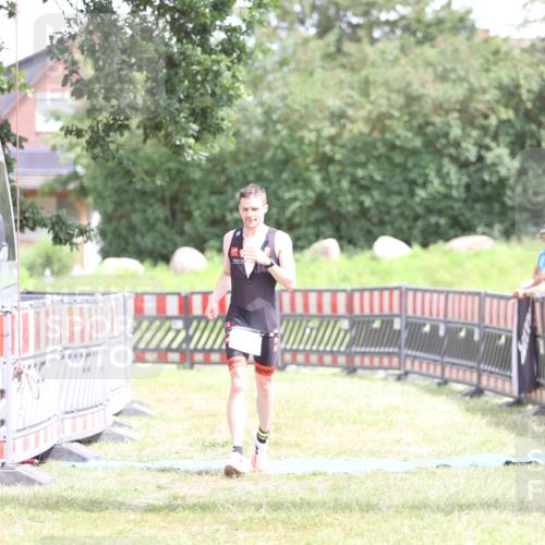21.06.2026 - 29. Vierlanden-Triathlon Andreas Tolksdorf http://msf.ph/oto/9893340 21.06.2026 14:04:48 Ziel 1089, 1089 meine-sportfotos.de
