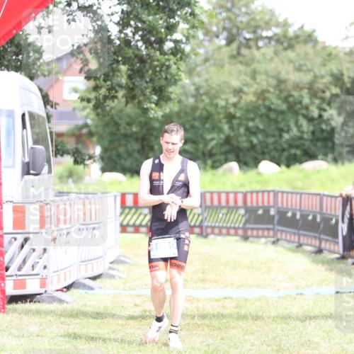 21.06.2026 - 29. Vierlanden-Triathlon Andreas Tolksdorf http://msf.ph/oto/9893344 21.06.2026 14:04:50 Ziel 1089, 1089 meine-sportfotos.de