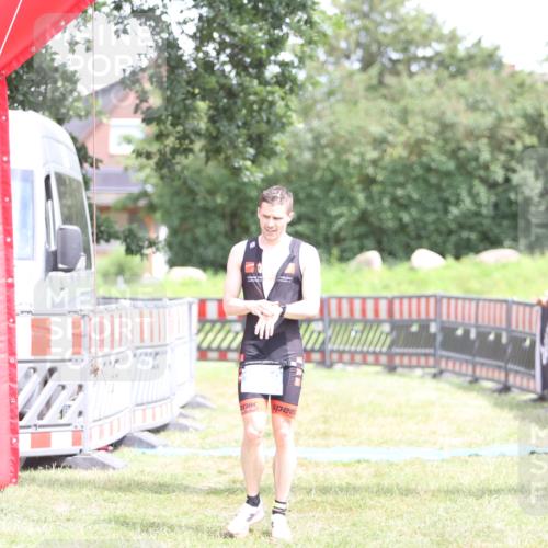 21.06.2026 - 29. Vierlanden-Triathlon Andreas Tolksdorf http://msf.ph/oto/9893345 21.06.2026 14:04:50 Ziel 1089, 1089 meine-sportfotos.de