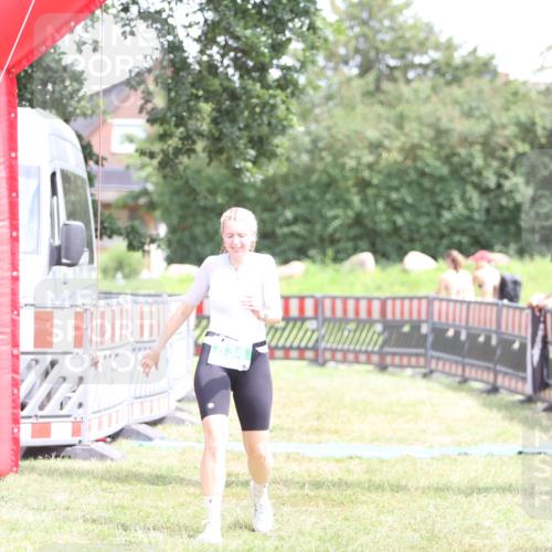 21.06.2026 - 29. Vierlanden-Triathlon Andreas Tolksdorf http://msf.ph/oto/9893354 21.06.2026 14:05:13 Ziel 834, 1030, 834, 1030 meine-sportfotos.de