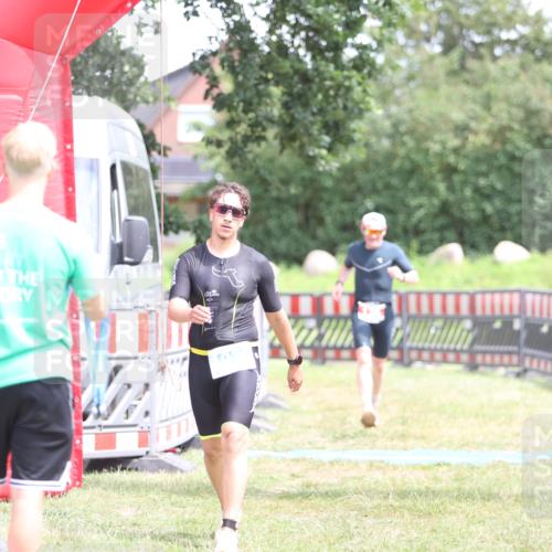 21.06.2026 - 29. Vierlanden-Triathlon Andreas Tolksdorf http://msf.ph/oto/9893357 21.06.2026 14:05:24 Ziel 138, 1030, 138, 1030 meine-sportfotos.de