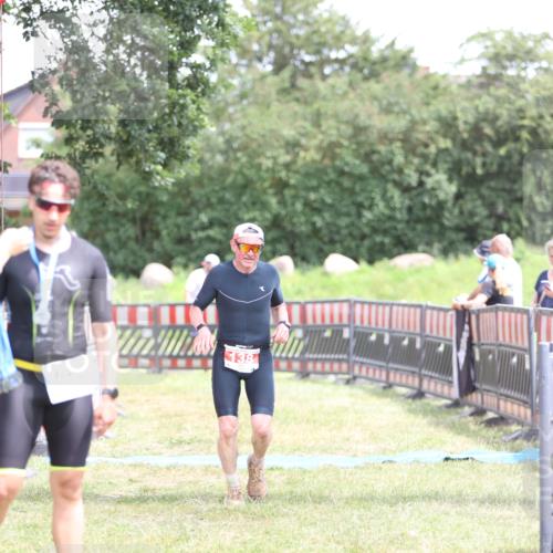 21.06.2026 - 29. Vierlanden-Triathlon Andreas Tolksdorf http://msf.ph/oto/9893361 21.06.2026 14:05:26 Ziel 138, 1030, 138, 1030 meine-sportfotos.de