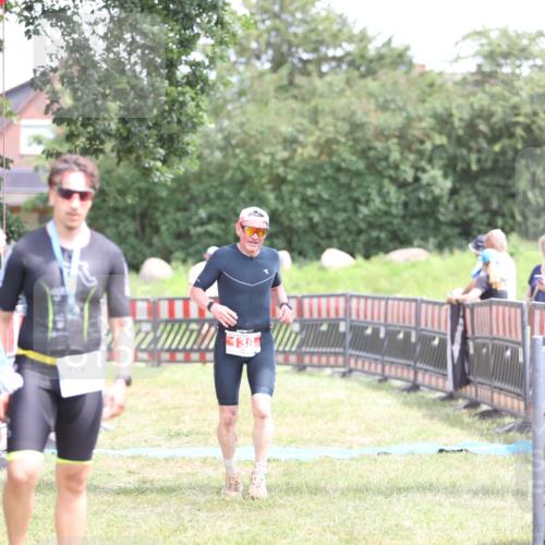 21.06.2026 - 29. Vierlanden-Triathlon Andreas Tolksdorf http://msf.ph/oto/9893363 21.06.2026 14:05:26 Ziel 138, 1030, 138, 1030 meine-sportfotos.de