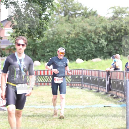 21.06.2026 - 29. Vierlanden-Triathlon Andreas Tolksdorf http://msf.ph/oto/9893365 21.06.2026 14:05:26 Ziel 138, 1030, 138, 1030 meine-sportfotos.de