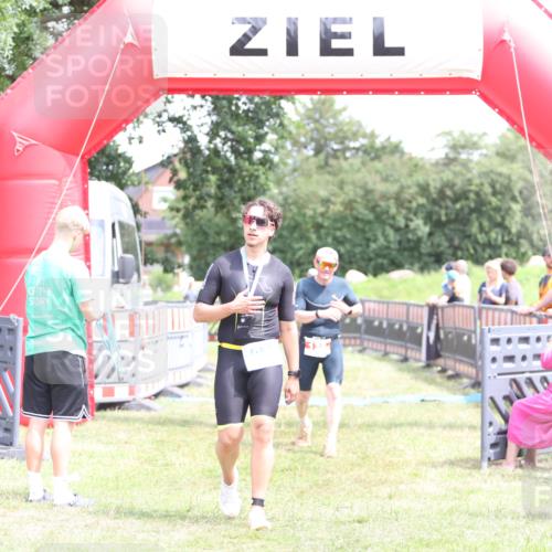 21.06.2026 - 29. Vierlanden-Triathlon Andreas Tolksdorf http://msf.ph/oto/9893367 21.06.2026 14:05:27 Ziel 138, 1038, 138, 1038 meine-sportfotos.de