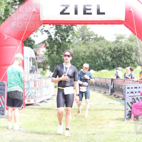 21.06.2026 - 29. Vierlanden-Triathlon Andreas Tolksdorf http://msf.ph/oto/9893368 21.06.2026 14:05:27 Ziel 138, 1038, 138, 1038 meine-sportfotos.de