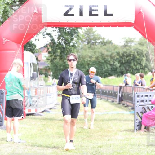 21.06.2026 - 29. Vierlanden-Triathlon Andreas Tolksdorf http://msf.ph/oto/9893370 21.06.2026 14:05:28 Ziel 138, 1038, 138, 1038 meine-sportfotos.de
