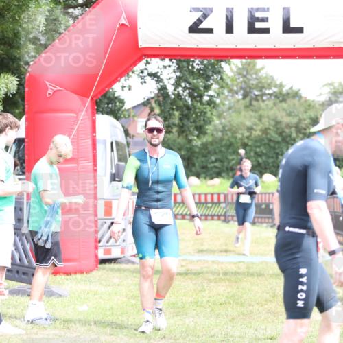 21.06.2026 - 29. Vierlanden-Triathlon Andreas Tolksdorf http://msf.ph/oto/9893373 21.06.2026 14:05:43 Ziel 866, 1038, 866, 1038 meine-sportfotos.de