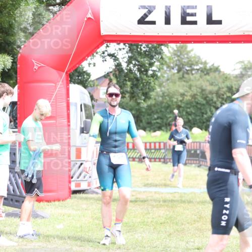 21.06.2026 - 29. Vierlanden-Triathlon Andreas Tolksdorf http://msf.ph/oto/9893374 21.06.2026 14:05:43 Ziel 866, 1038, 866, 1038 meine-sportfotos.de