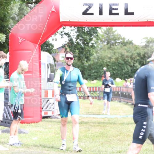 21.06.2026 - 29. Vierlanden-Triathlon Andreas Tolksdorf http://msf.ph/oto/9893376 21.06.2026 14:05:43 Ziel 866, 1038, 866, 1038 meine-sportfotos.de