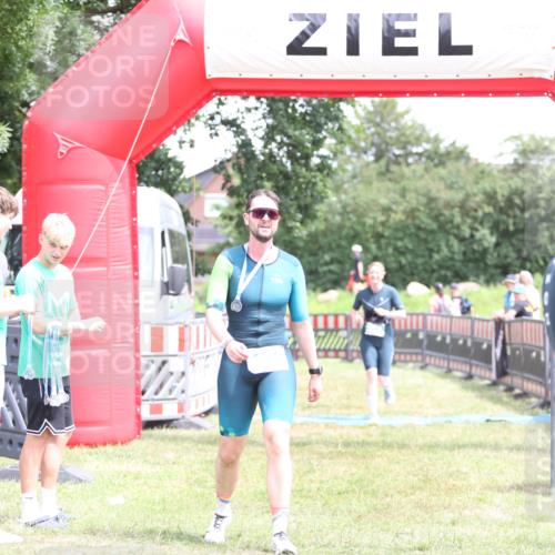21.06.2026 - 29. Vierlanden-Triathlon Andreas Tolksdorf http://msf.ph/oto/9893380 21.06.2026 14:05:43 Ziel 866, 1038, 866, 1038 meine-sportfotos.de