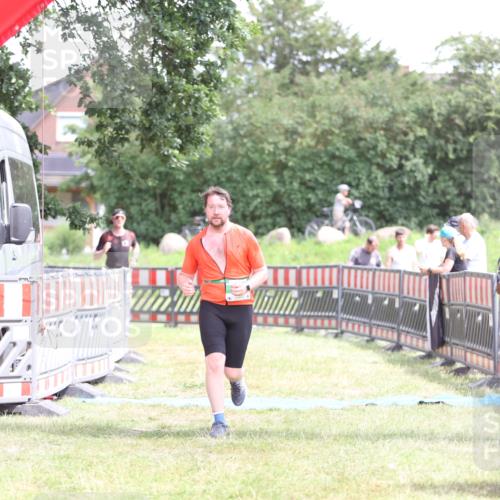 21.06.2026 - 29. Vierlanden-Triathlon Andreas Tolksdorf http://msf.ph/oto/9893405 21.06.2026 14:06:34 Ziel 748, 1073, 748, 1073 meine-sportfotos.de