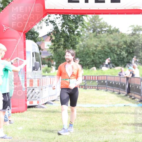 21.06.2026 - 29. Vierlanden-Triathlon Andreas Tolksdorf http://msf.ph/oto/9893408 21.06.2026 14:06:36 Ziel 748, 1073, 748, 1073 meine-sportfotos.de
