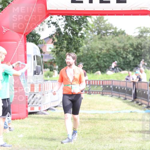 21.06.2026 - 29. Vierlanden-Triathlon Andreas Tolksdorf http://msf.ph/oto/9893410 21.06.2026 14:06:37 Ziel 748, 1073, 748, 1073 meine-sportfotos.de