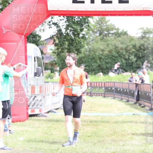 21.06.2026 - 29. Vierlanden-Triathlon Andreas Tolksdorf http://msf.ph/oto/9893411 21.06.2026 14:06:37 Ziel 748, 1073, 748, 1073 meine-sportfotos.de