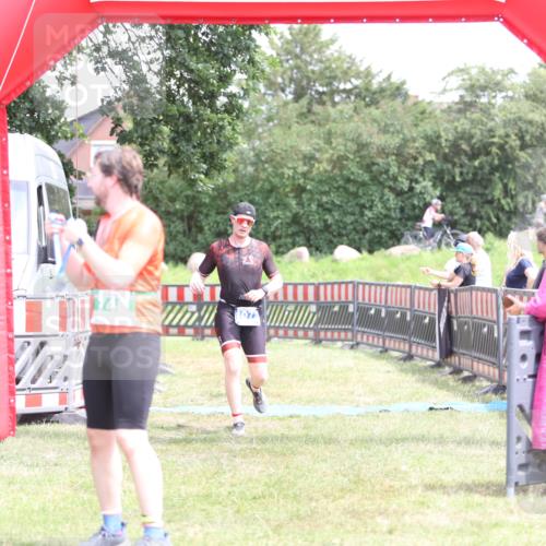 21.06.2026 - 29. Vierlanden-Triathlon Andreas Tolksdorf http://msf.ph/oto/9893414 21.06.2026 14:06:38 Ziel 180, 748, 1073, 180, 748, 1073 meine-sportfotos.de