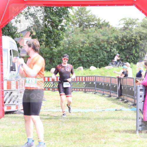 21.06.2026 - 29. Vierlanden-Triathlon Andreas Tolksdorf http://msf.ph/oto/9893415 21.06.2026 14:06:38 Ziel 180, 748, 1073, 180, 748, 1073 meine-sportfotos.de