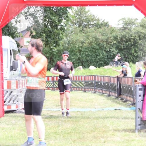 21.06.2026 - 29. Vierlanden-Triathlon Andreas Tolksdorf http://msf.ph/oto/9893417 21.06.2026 14:06:38 Ziel 180, 748, 1073, 180, 748, 1073 meine-sportfotos.de