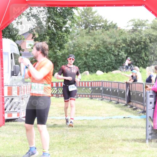 21.06.2026 - 29. Vierlanden-Triathlon Andreas Tolksdorf http://msf.ph/oto/9893418 21.06.2026 14:06:38 Ziel 180, 748, 1073, 180, 748, 1073 meine-sportfotos.de
