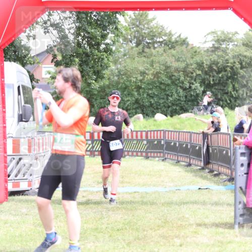21.06.2026 - 29. Vierlanden-Triathlon Andreas Tolksdorf http://msf.ph/oto/9893419 21.06.2026 14:06:38 Ziel 180, 748, 1073, 180, 748, 1073 meine-sportfotos.de