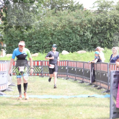 21.06.2026 - 29. Vierlanden-Triathlon Andreas Tolksdorf http://msf.ph/oto/9893424 21.06.2026 14:06:53 Ziel 71, 180, 1057, 71, 180, 1057 meine-sportfotos.de