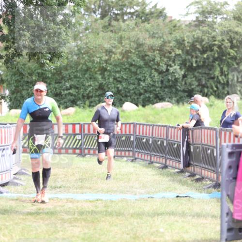 21.06.2026 - 29. Vierlanden-Triathlon Andreas Tolksdorf http://msf.ph/oto/9893425 21.06.2026 14:06:53 Ziel 71, 180, 1057, 71, 180, 1057 meine-sportfotos.de