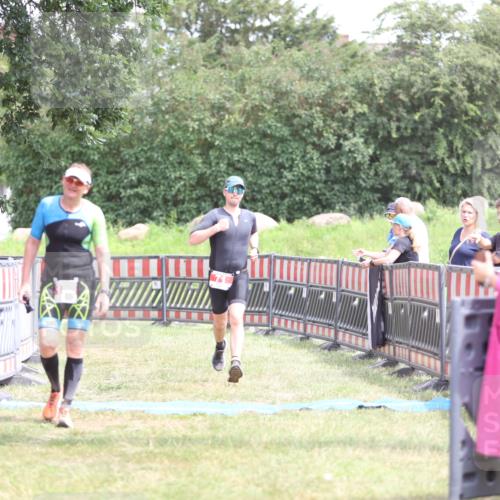 21.06.2026 - 29. Vierlanden-Triathlon Andreas Tolksdorf http://msf.ph/oto/9893431 21.06.2026 14:06:53 Ziel 71, 180, 1057, 71, 180, 1057 meine-sportfotos.de