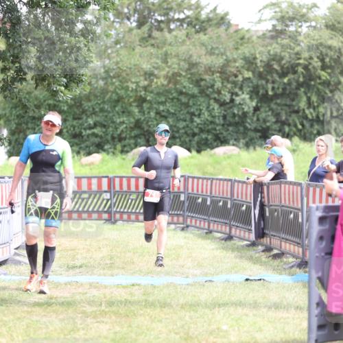 21.06.2026 - 29. Vierlanden-Triathlon Andreas Tolksdorf http://msf.ph/oto/9893432 21.06.2026 14:06:53 Ziel 71, 180, 1057, 71, 180, 1057 meine-sportfotos.de