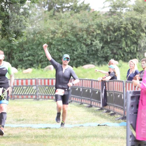 21.06.2026 - 29. Vierlanden-Triathlon Andreas Tolksdorf http://msf.ph/oto/9893435 21.06.2026 14:06:54 Ziel 71, 180, 1057, 71, 180, 1057 meine-sportfotos.de