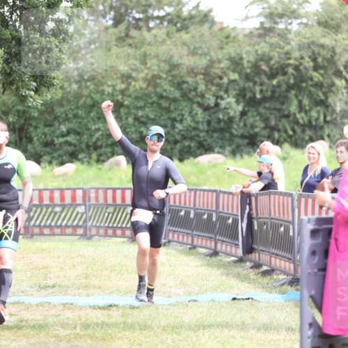 21.06.2026 - 29. Vierlanden-Triathlon Andreas Tolksdorf http://msf.ph/oto/9893436 21.06.2026 14:06:54 Ziel 71, 180, 1057, 71, 180, 1057 meine-sportfotos.de