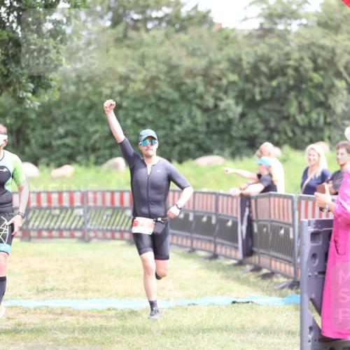 21.06.2026 - 29. Vierlanden-Triathlon Andreas Tolksdorf http://msf.ph/oto/9893439 21.06.2026 14:06:54 Ziel 71, 180, 1057, 71, 180, 1057 meine-sportfotos.de