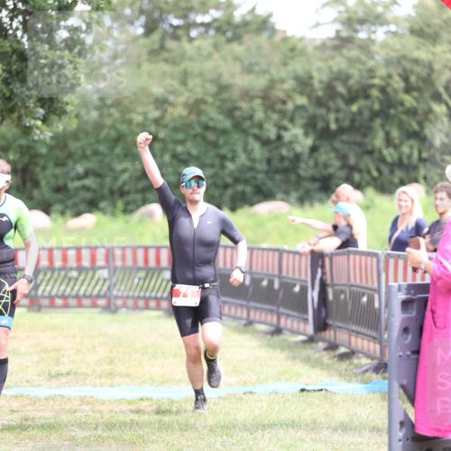 21.06.2026 - 29. Vierlanden-Triathlon Andreas Tolksdorf http://msf.ph/oto/9893440 21.06.2026 14:06:54 Ziel 71, 180, 1057, 71, 180, 1057 meine-sportfotos.de