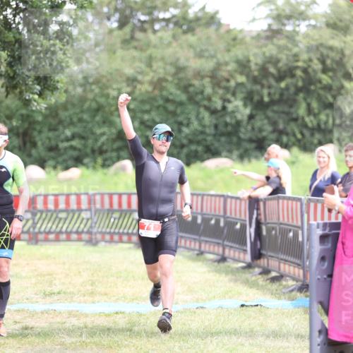 21.06.2026 - 29. Vierlanden-Triathlon Andreas Tolksdorf http://msf.ph/oto/9893442 21.06.2026 14:06:55 Ziel 71, 1057, 71, 1057 meine-sportfotos.de