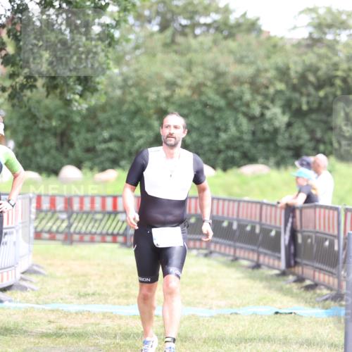 21.06.2026 - 29. Vierlanden-Triathlon Andreas Tolksdorf http://msf.ph/oto/9893455 21.06.2026 14:07:04 Ziel 1057, 1057 meine-sportfotos.de
