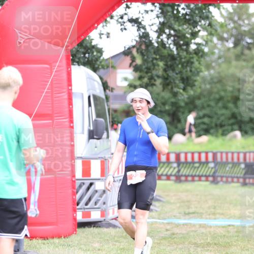 21.06.2026 - 29. Vierlanden-Triathlon Andreas Tolksdorf http://msf.ph/oto/9893458 21.06.2026 14:09:04 Ziel 22, 1126, 22, 1126 meine-sportfotos.de