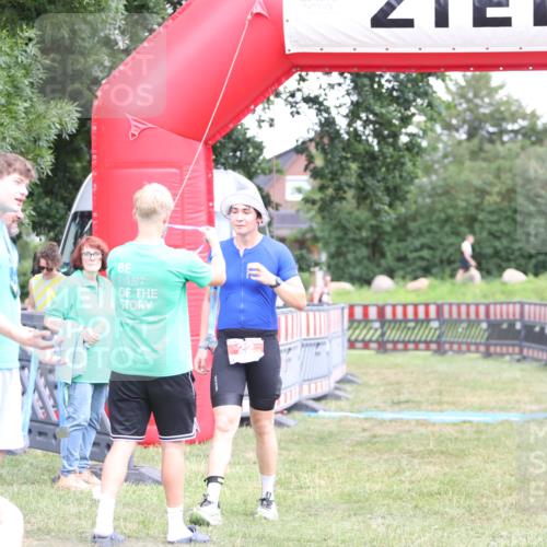 21.06.2026 - 29. Vierlanden-Triathlon Andreas Tolksdorf http://msf.ph/oto/9893460 21.06.2026 14:09:05 Ziel 22, 1126, 22, 1126 meine-sportfotos.de