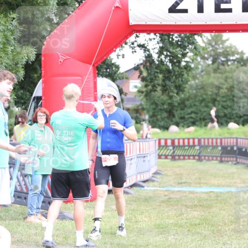21.06.2026 - 29. Vierlanden-Triathlon Andreas Tolksdorf http://msf.ph/oto/9893461 21.06.2026 14:09:05 Ziel 22, 1126, 22, 1126 meine-sportfotos.de